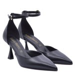 Schwarze Riemenpumps von Yasmin