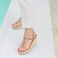 Pamela – Hellbraune Keilsandalette