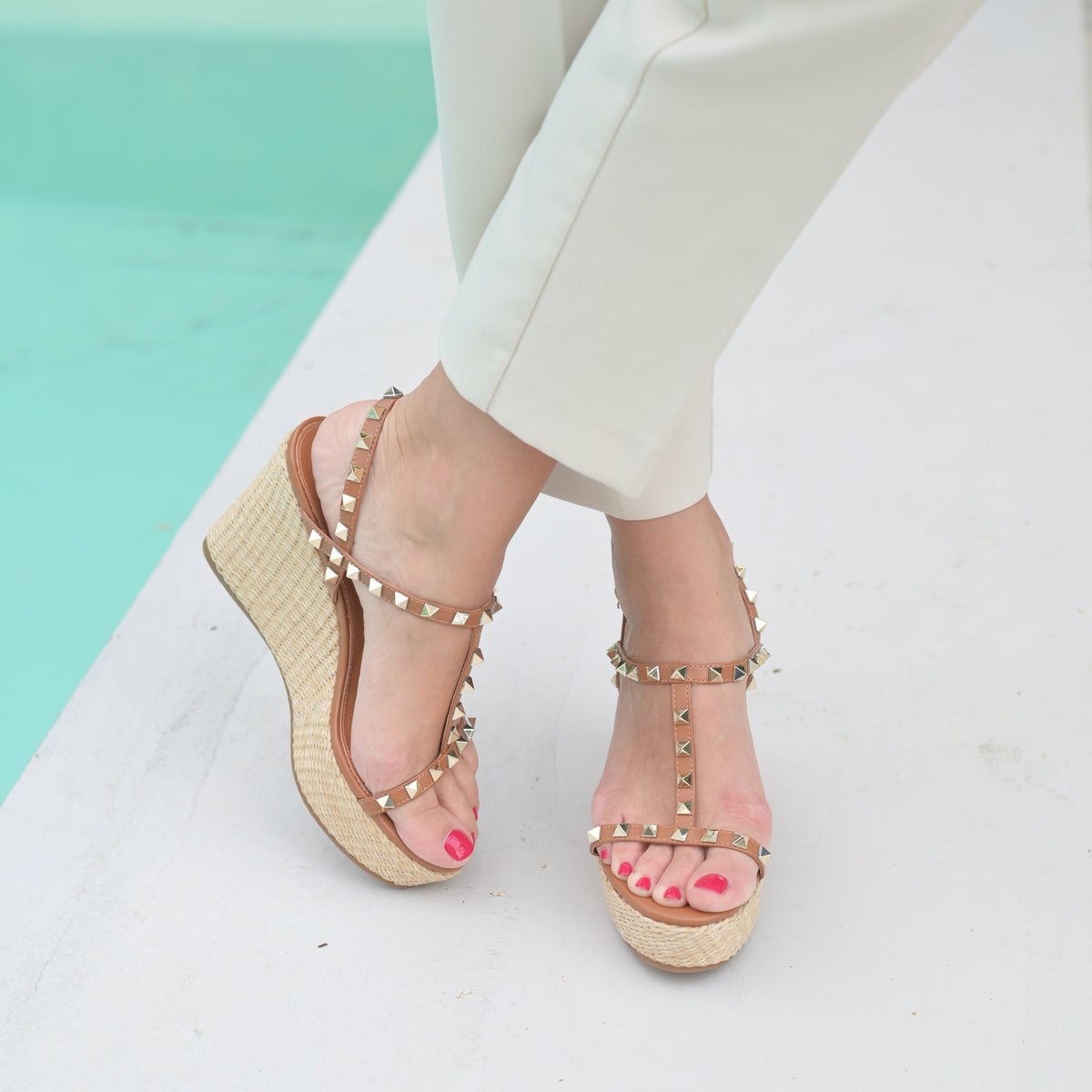 Pamela – Hellbraune Keilsandalette