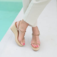 Pamela – Hellbraune Keilsandalette