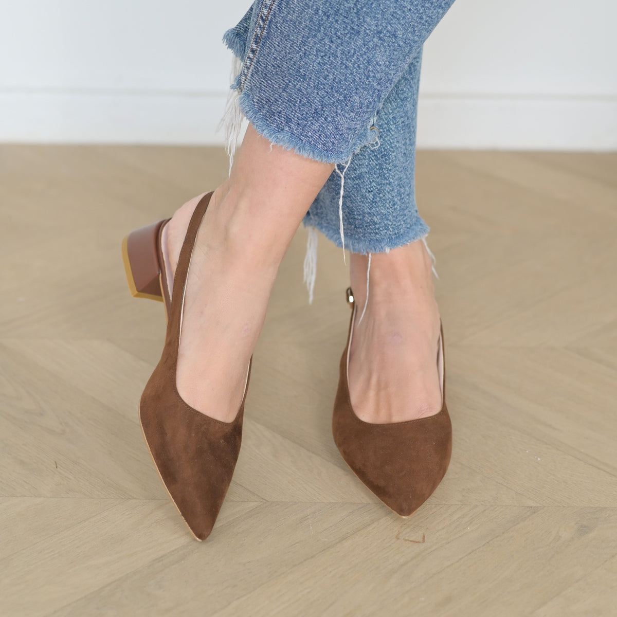 Noemi Dekolleté-Ballerina mit schwarzem Riemen