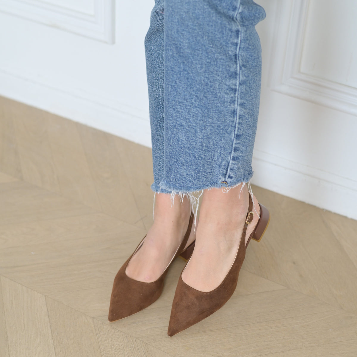 Noemi Dekolleté-Ballerina mit schwarzem Riemen