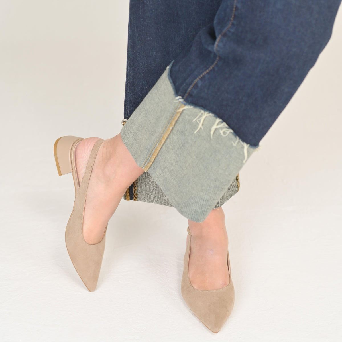 Noemi Dekolleté-Ballerina mit schwarzem Riemen