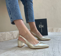 Dekolleté mit Lia Gold Strap