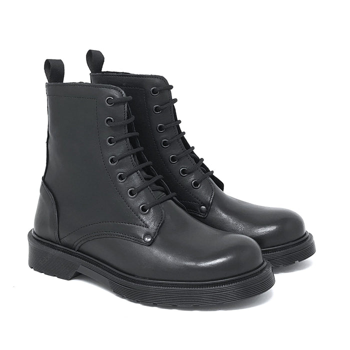 Amphibische Bikerin Paoline Black Calf